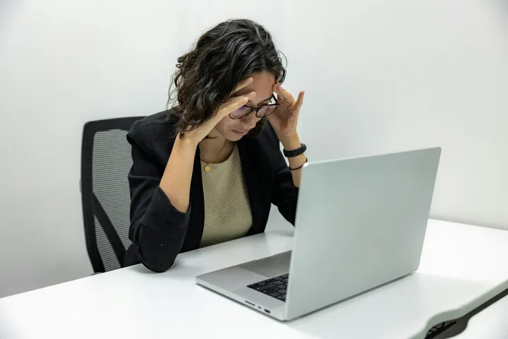 Neurolog vs headache specialist – kogo wybrać w Polsce 2026?